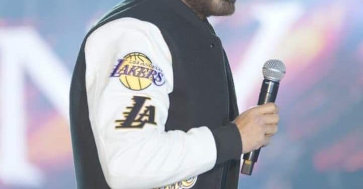 ” تامر حسني “يشوق الجمهور لفيلمه الجديد “بحبك “