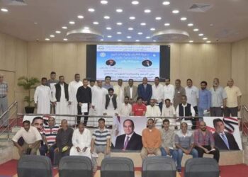 محافظ مطروح يجتمع بأندية مطروح لبحث متطلباتهم