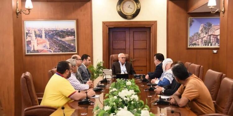 الغضبان يستعرض مقترح مشروع تطوير طريق بحري وقبلي