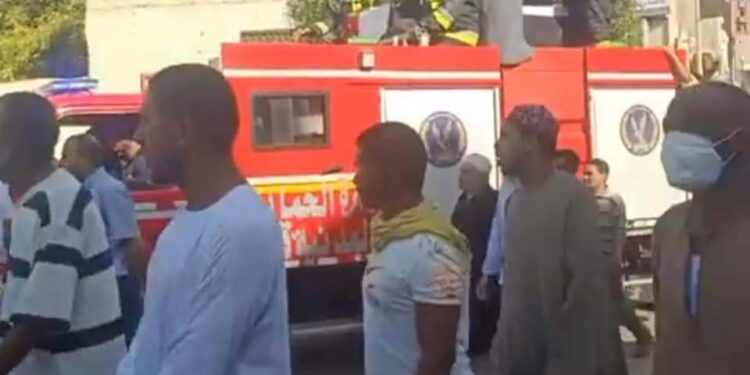 الآلاف يهتفون لشهيد الواجب أمام مسجد عبد الرحيم القناوي بقنا