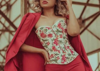 إجمعي بين الأناقة والعصرية بهذه الخطوات