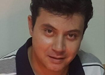 كيف تتدمقرط