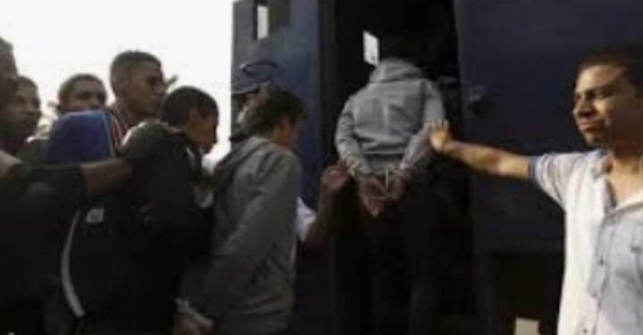 القبض على 3 طلاب