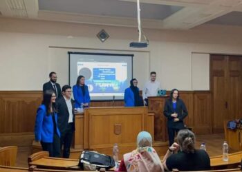 مناقشة مشروع طلبة كلية الهندسة شعبة كمبيوتر بجامعة الإسكندرية