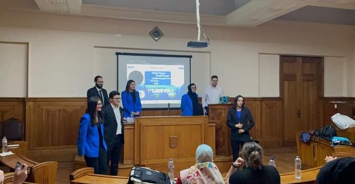 مناقشة مشروع طلبة كلية الهندسة شعبة كمبيوتر بجامعة الإسكندرية