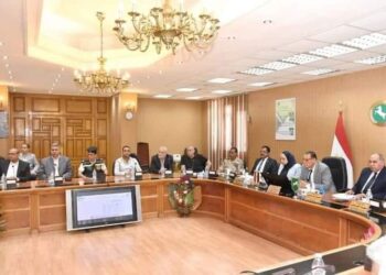 محافظ الشرقية يُشيد بأداء فريق عمل ملفي أراضي أملاك الدولة ومنظومة المتغيرات المكانية