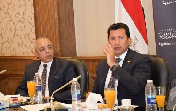 وزير الرياضة يشهد الاجتماع