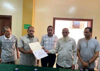 قيادات وموظفي مركز ومدينة أبشواي بالفيوم يكرمون رئيس قسم الملفات لبلوغه سن المعاش
