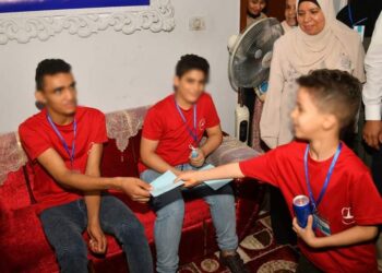 محافظ الغربية يشارك الأيتام فرحة عيد الأضحى ويقدم الهدايا لهم