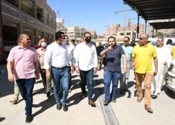 محافظ الفيوم يقوم‏ جولة ميدانية  لمتابعة مدى الإلتزام بتطبيق التعريفة الجديدة للمواصلات