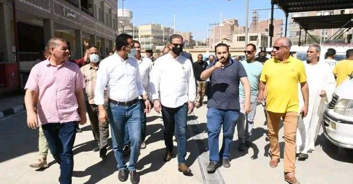 محافظ الفيوم يقوم‏ جولة ميدانية  لمتابعة مدى الإلتزام بتطبيق التعريفة الجديدة للمواصلات
