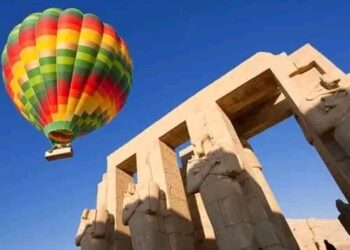 سقوط “منطاد” يحمل 30 سائحًا بالأقصر،والطيران تحقق في الواقعة