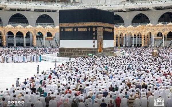 وصول كسوة الكعبة المشرفة