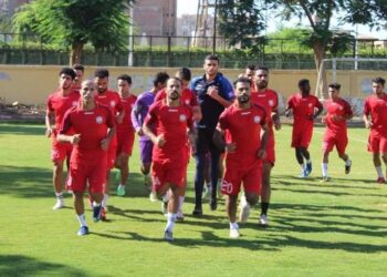 الفريق الأول لكرة القدم يخوض أولى تدريباته تحت قيادة “أمير عزمي