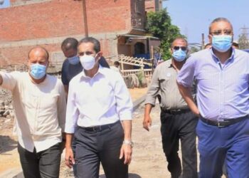 محافظ الغربية يتفقد مشروعات الرصف والتطوير في 5 مدن وأحياء