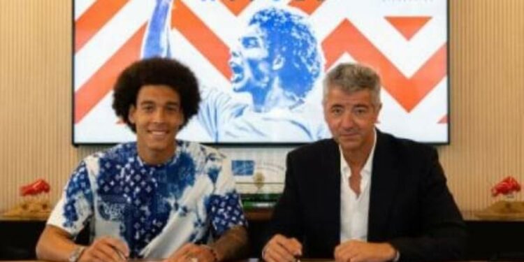 اتليتكو مدريد الإسباني يعلن تعاقده مع اللاعب البلجيكي أكسيل فيتسيل