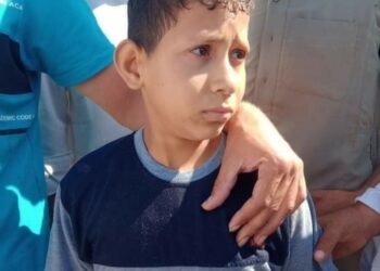 مصرع الاب ونجاة الطفل بحادث غرق سيارة