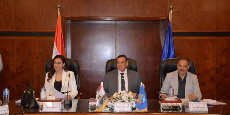 مجلس إدارة المناطق الصناعية يوافق على تخصيص أراضي لـ ٢٠ مصنع بالمناطق الصناعية بحوش عيسى ووادى النطرون بإستثمارات ٤٠٠ مليون جنية