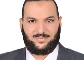 التكلف في أداء القرآن يعمّي على الناس عجائبه.