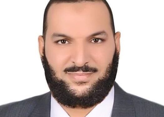 التكلف في أداء القرآن يعمّي على الناس عجائبه.