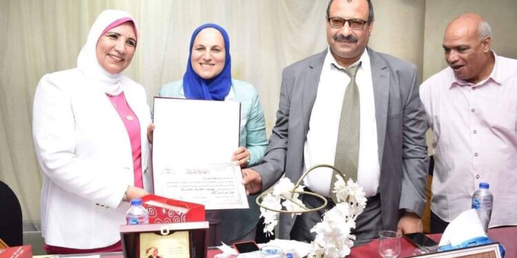 إحتفالية إدارة شرق يوم الوفاء والعرفان  لتكريم هناء عزت مدير الخدمات التربوية