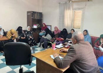 مدير صحة ابشواى يجتمع برؤساء التمريض بالوحدات