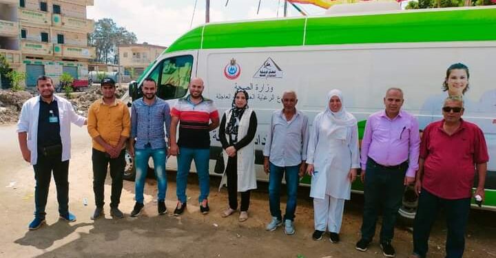 حياة كريمة توقيع الكشف الطبي علي ١٩٠٠ مريض بالقافلة الطبية بصان الحجر