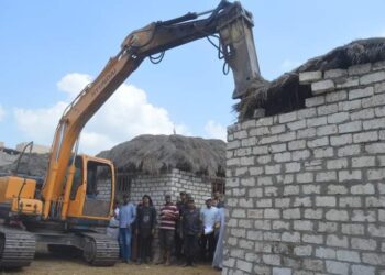 حملات مكثفة لإزالة التعديات على الأراضي الزراعية بالمحلة