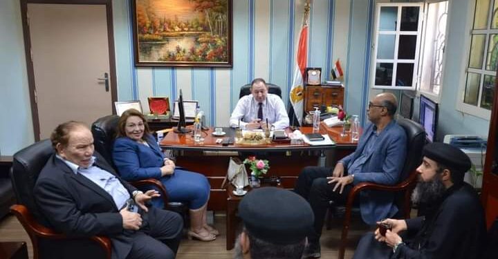 د. صديق عفيفى يزور مصابى حريق كنيسة ابو سيفين ويطمئن على حالاتهم