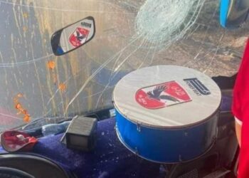 جماهير الاسماعيلي تعتدي علي أتوبيسات جماهير الاهلي بإسلوب همجي مرفوض