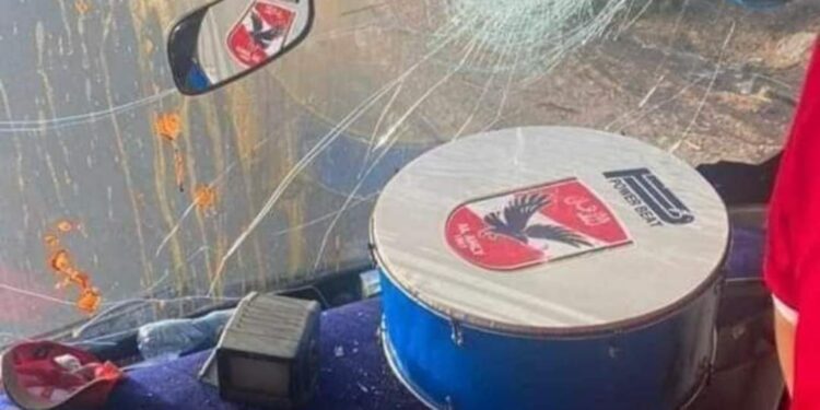 جماهير الاسماعيلي تعتدي علي أتوبيسات جماهير الاهلي بإسلوب همجي مرفوض