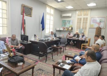 البيئة : حاويات نظافة لقرى حياة كريمة 