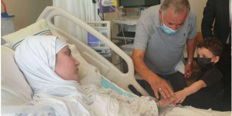 مأساة تجسد محنة لبنان: أن ترى ابنها لأول مرة منذ انفجار مرفأ بيروت