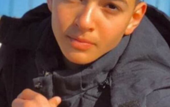 بين قرارين الإستسلام للحزن أو استكمال حياتنا