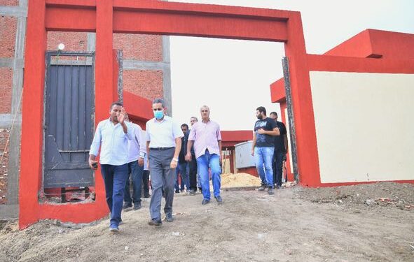 رحمى يتفقد مشروعات