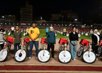 ” الدكتور أشرف صبحي ” يُسلم الدفعة الثالثة من مبادرة دراجتك دخلك