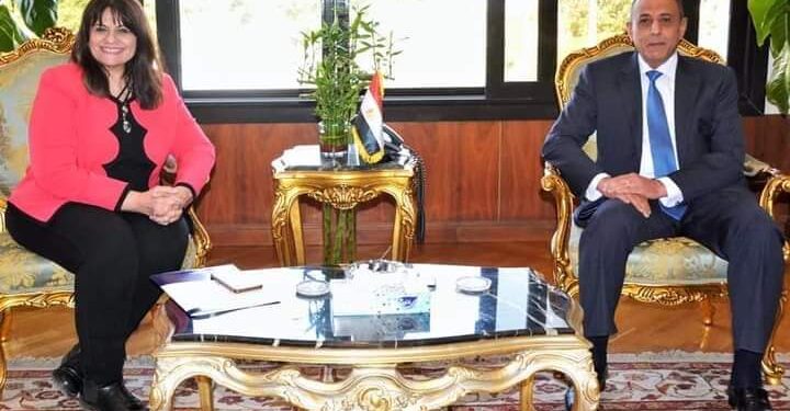 وزيرا الطيران المدنى والهجرة يبحثان تقديم تيسيرات للمصريين بالخارج