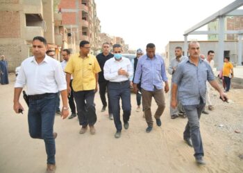 جولة مسائية لمحافظ الغربية لمتابعة مشروعات حياة كريمة بنهطاي