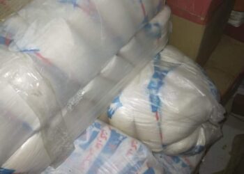 تموين وسط اسكندرية تضبط سكر تموين قبل بيعه فى السوق السوداء