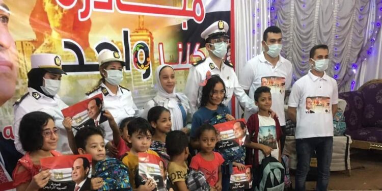 امن دمياط توزيع ٥٠٠ شنطة مدرسية بالمجان ضمن مبادرة كلنا واحد في فارسكور