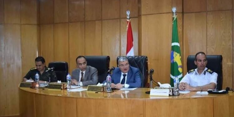 محافظ المنيا يناقش خطة المحافظة الشاملة استعداداً للعام الدراسي الجديد