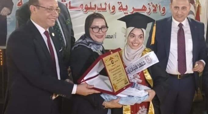 حزب مستقبل وطن بادكو محافظة البحيرة يكرم اوائل الطلبه علي مستوي مركز ادكو وذلك بالحفل المقام بقاعة الماسة بالنادى الاجتماعى بادكو