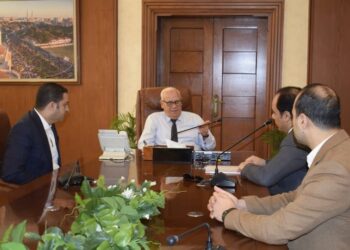 محافظ بورسعيد يتابع سير