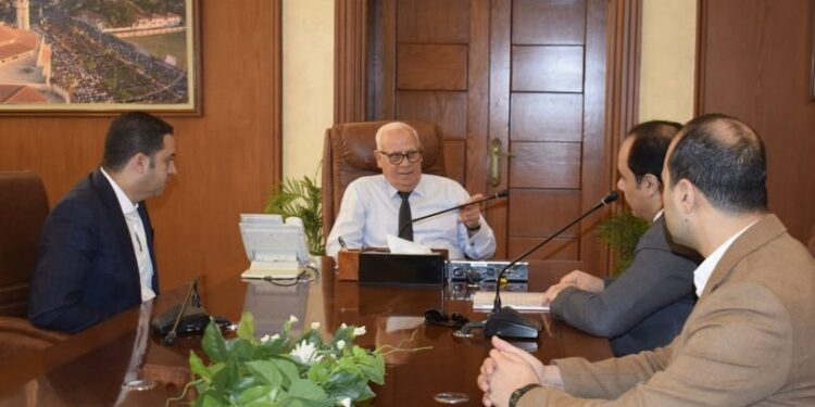 محافظ بورسعيد يتابع سير