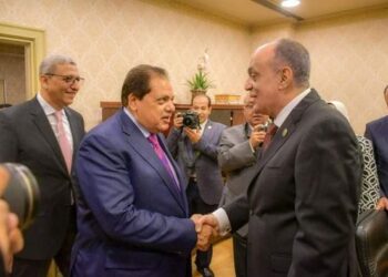 وكيلي مجلس النواب يقدمون التهنئة لرئيس مشروعات النواب التهنئة للنائب محمد كمال مرعى بمناسبة تنصيبه رئيسا لـــ  لجنة مشروعات النواب بدور الإنعقاد الثالث.