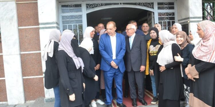 محافظ بورسعيد يتابع سير