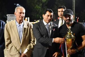 فور وصوله من إسبانيا... وزير الشباب والرياضة يشهد افتتاح بطولة الجمهوية للفروسية بحضور رئيس الدولي لليد