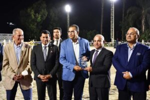 فور وصوله من إسبانيا... وزير الشباب والرياضة يشهد افتتاح بطولة الجمهوية للفروسية بحضور رئيس الدولي لليد