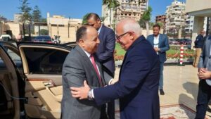 محافظ بورسعيد يستقبل وزير