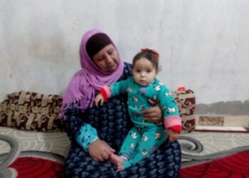 رشت الماء امام منزلهم ( فرشوها ) بالدم